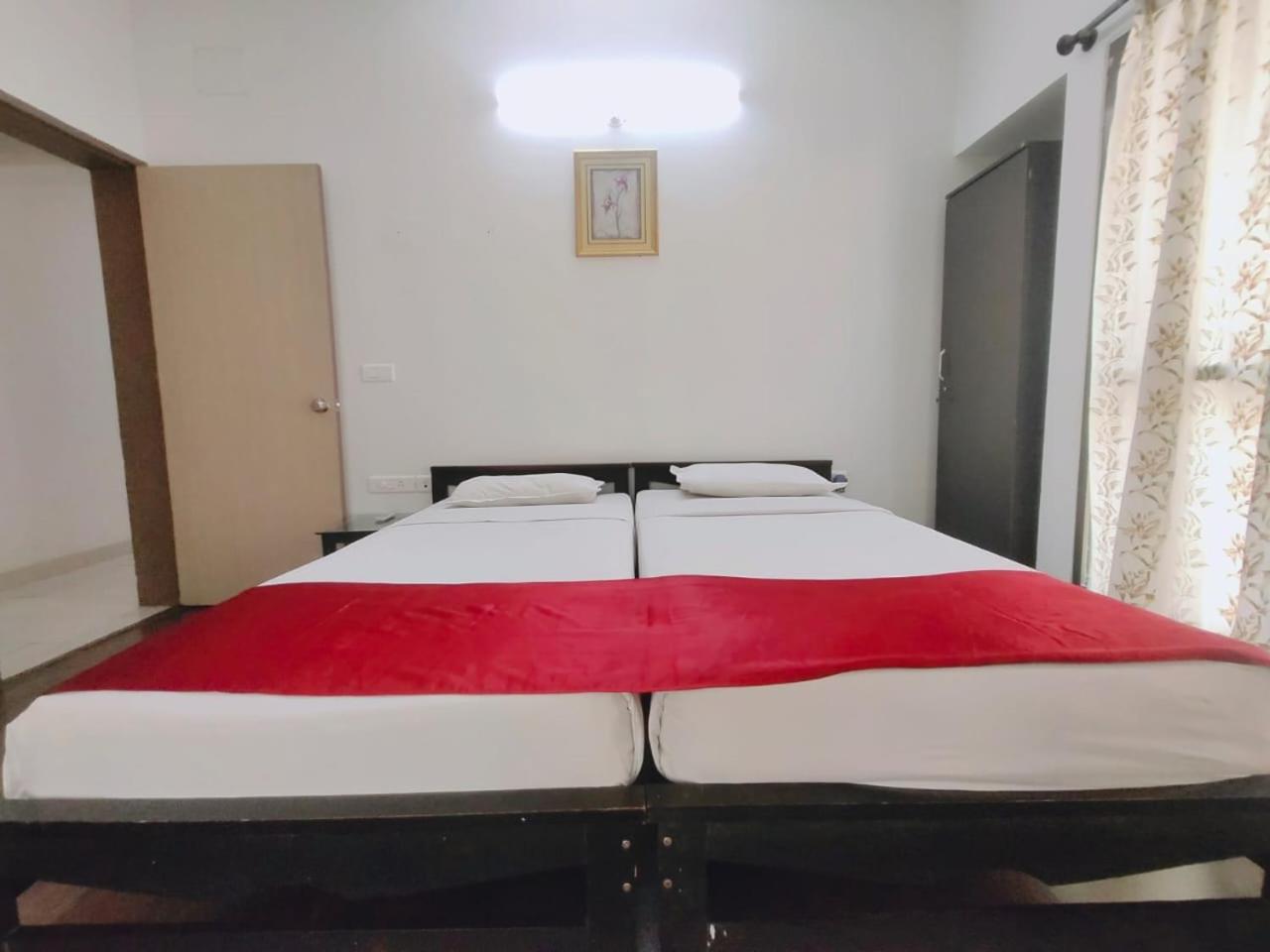 Private Rooms In Blue Ridge ヒンジャワディー エクステリア 写真